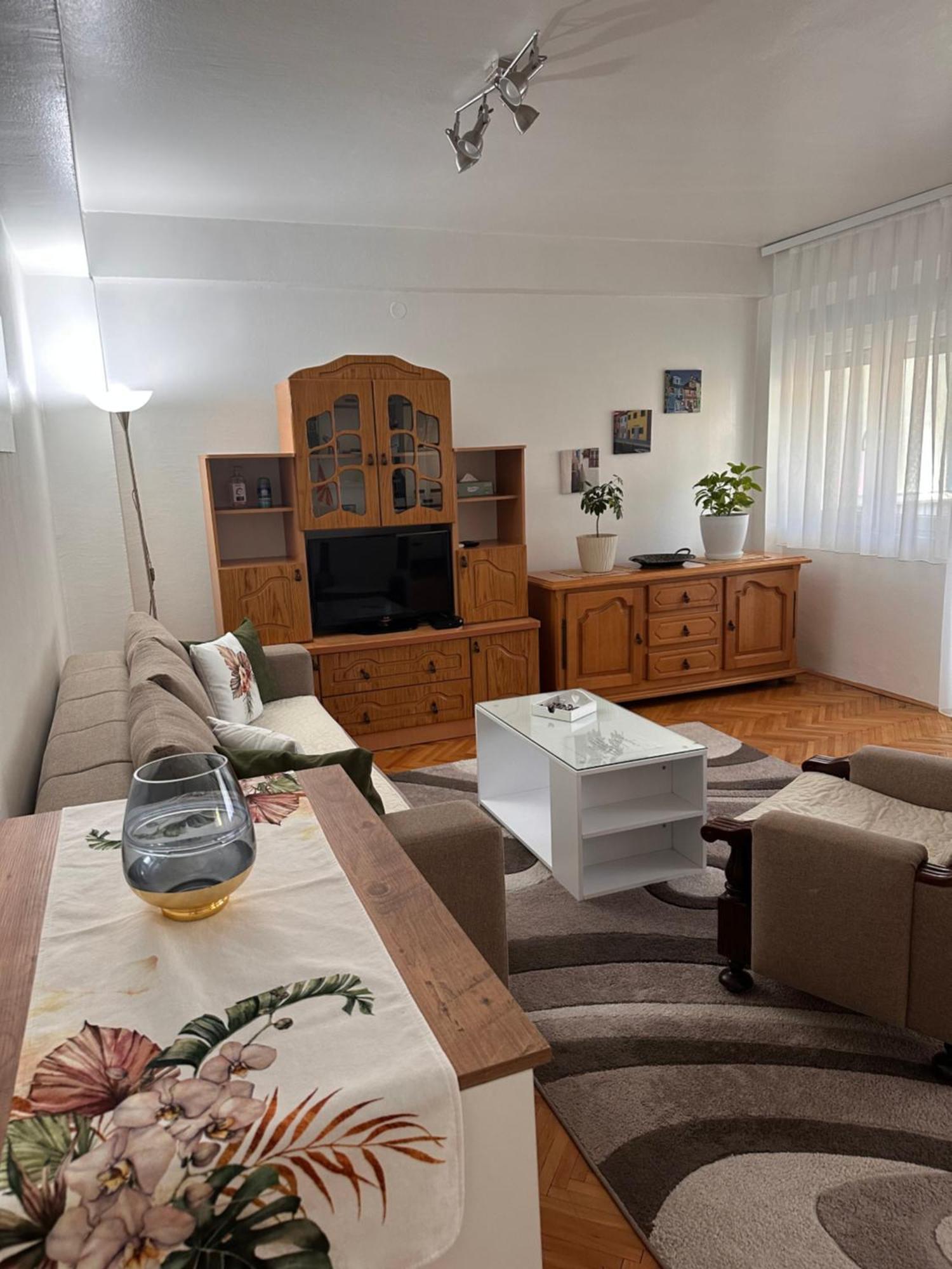 Viktor Apartment Kumanovo Bagian luar foto